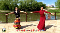 紫竹院广场舞，蓝天白云下，两个美女在碧水湖畔跳《蓝色天梦》