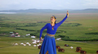 跟着琪琪格一首好听的草原迎宾曲《歌声不断酒不断》走进草原神话天堂，优美蒙古族舞蹈