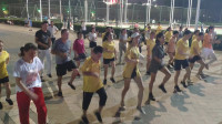衡阳平湖广场舞：鬼步舞《无期》，前排小胖跳得最出彩