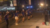 曳步广场舞团，舞者跟随强劲音乐起舞，要不要加入感受下