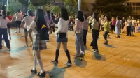 小姐姐：我们也是喜欢跳广场舞的！