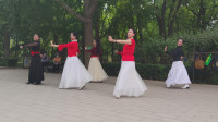 广场舞《红枣树》旋律优美，舞步很好看，太棒了