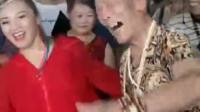 80岁天津网红张大爷，虽然年纪大了，跳起广场舞来比20岁年轻人都优秀！
