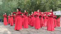 紫竹院广场舞《我和我的祖国》杜老师领舞，歌好听，舞步整齐好看