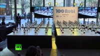 日本100台“Robi“机器人齐跳广场舞