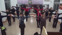 20151214晚荆门市群艺馆中老年合唱团排练广场舞《天路》视频