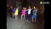 两男四女跳《歌在飞》广场舞，你最喜欢哪一组？