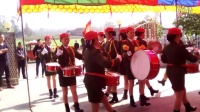 欢皮湖村广场舞军鼓队的舞友们第-次表演出场