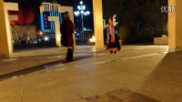 2016年11月9日。东与爱人，新疆焉耆县广场美景之舞。