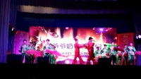 静宁县文化梦之队代表“陇源公司”参加德美集团第一届广场舞大奖赛荣获特等奖后，在颁奖晚会上的精彩亮相。