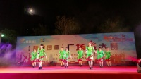 广东省高州市天天乐健身队在高州碧桂园广场舞大赛中演出（我爱的姑娘在草原）