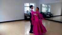 交谊舞《走进新时代》。表演：韩家庆、李丽萍。
