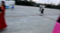开心果与古丽娜及全群舞友们在滨河民俗广场跳起了精彩的哈萨克舞VID_20170712_221008