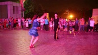 两个年轻人的激情广场舞，广广和佳佳北京百荣表演2017-8-2