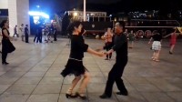 2017年8月5日大连赵福禄和隋姐在大连会展中心广场三步踩舞表演