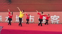龙里广场舞爱好者参加。贵州省赤水千人广场舞活动。。。编辑龙里【陈琼】