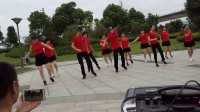 温州永嘉礁下广场舞红衣舞队，鬼步舞蹈。