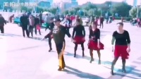 中国丰舞济南真诚团队在泉城广场舞起丰舞新颖跳法: 一托四 一漂亮！