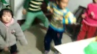 成志浩和哥哥姐姐弟弟妹妹们在跳广场舞