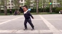 三岁小孩跳广场舞，惊呆全场
