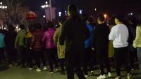木公骑行拍广场舞 保定满城人民广场真是太火爆了 百人都在跳广场舞