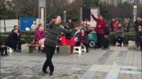 广场独舞北风吹视频由中国舞蹈家芭蕾剧电影白毛女剧中的喜儿扮演