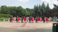 黑龙江省穆棱镇快乐水兵舞团在牡丹江市交通银行广场舞大赛，《西藏舞遇见了水兵舞》洗衣歌