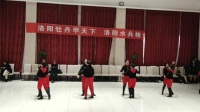洛阳水兵舞联合会迎春年会展演北京桥头八套《红雨伞》