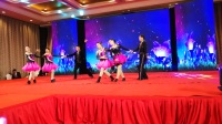 上海市广场舞年会三步踩一拖二刘东明夏宇红老师带四位美女老师开心舞