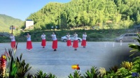 杭州运河百合广场舞队“爱在思金拉错”