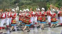 宣汉县第三届土家族民俗运动会红峰镇代表队巴人舞表演……2018年11月7日巴山大峡谷游客中心广场。