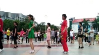 广场舞《一晃就老了》穿绿色裙子的美女跳的可棒了