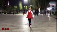 经典2019_4岁小女孩跳广场舞《闯码头》，引来这么多人围观，这姑娘要火！