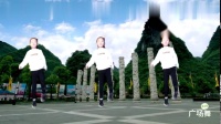 流行舞曲《驰骋》广场舞，7岁小女孩舞步轻快十分专业，正能量！