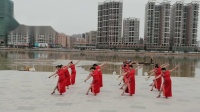 《梨花颂》编舞一杨桂凤，龙川人民广场舞蹈队演。