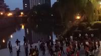 📷🎥🎬👉👇2019年5月9日杭州富阳区恩坡广场市民朋友都在跳广场舞，人气爆棚。