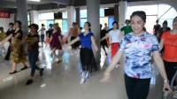 陈燕教授在铅山县老年体协舞操协会广场舞培训班编排广场舞《美丽的中国我的家