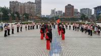 四川乐山冬冬水兵舞分团乐山广场表演的四步造型一套