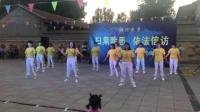 冯村辣妈舞蹈队在冯村汇演广场舞，感觉自己萌萌哒