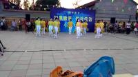 冯村辣妈舞蹈队在冯村汇演广场舞，舞动中国
