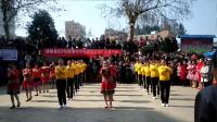 水营队《金黄服装》珙桐队《红色服装》在纳雍文化广场合跳集体舞