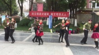 鼓楼广场三步踩舞蹈队参加溧水万达广场千人广场舞决赛前练习视频—十送红军。